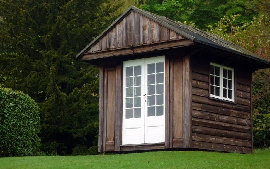 How to Say “Shed” in French? What is the meaning of “Cabanon”?