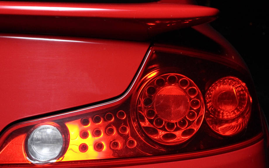 How to Say “Tail light” in French? What is the meaning of “Feu arrière”?