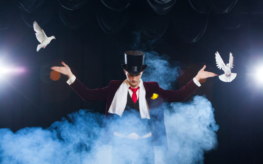 How to Say “Magician” in French? What is the meaning of “Magicien”?