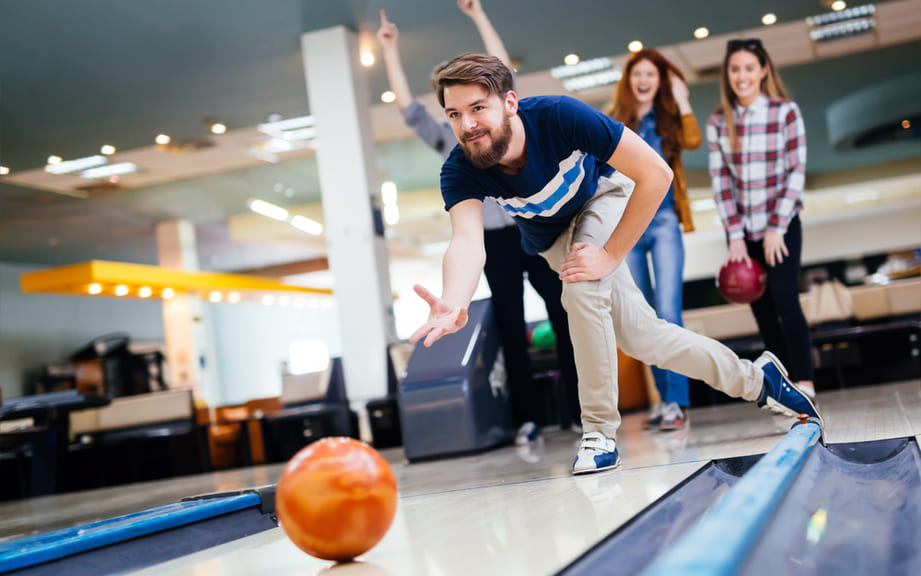 How to Say “Bowling” in Italian? What is the meaning of “Bowling”?