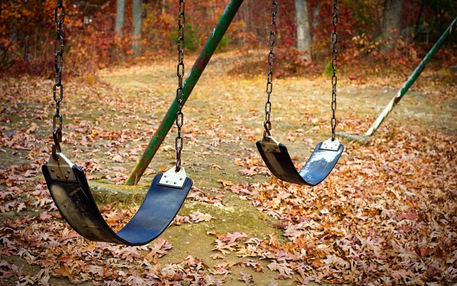 How to Say “Swing set” in Spanish? What is the meaning of “Columpio”?